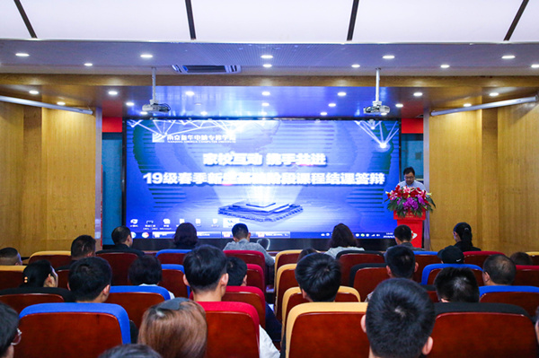 “家?；?，攜手共進”——2019級新生基礎(chǔ)階段課程結(jié)課答辯圓滿結(jié)束