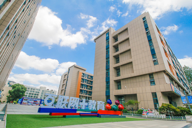 解讀新<a href=http://njxh.cn target=_blank class=infotextkey>專業(yè)</a>新職業(yè)，引領IT人才培養(yǎng)新方向