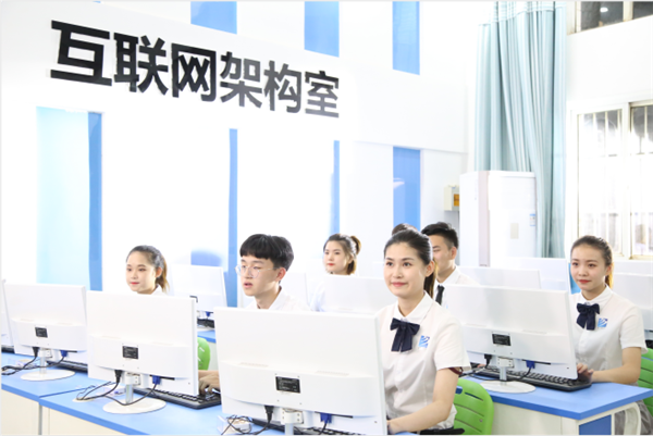 【媒體關(guān)注】為什么學(xué)互聯(lián)網(wǎng)新技術(shù)，要來(lái)新華？