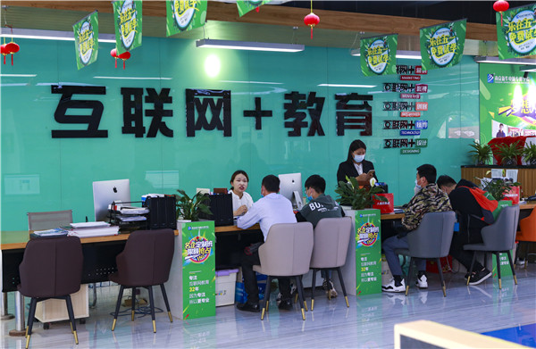 【南京新華五一試學(xué)營】試學(xué)火爆，歡迎新同學(xué)來到南京新華~