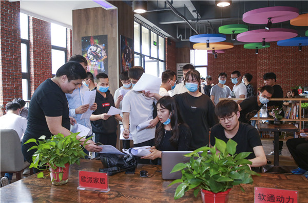就業(yè)保障丨千企萬崗進(jìn)校園，助力學(xué)子精準(zhǔn)就業(yè)！