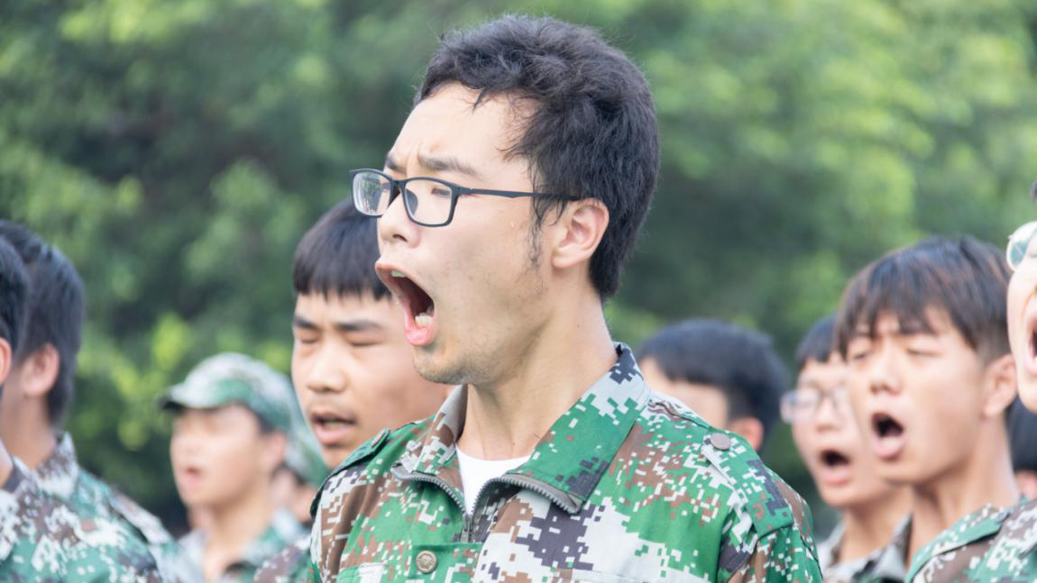 新華“三教三訓”之軍訓|揮灑汗水書寫迷彩青春！