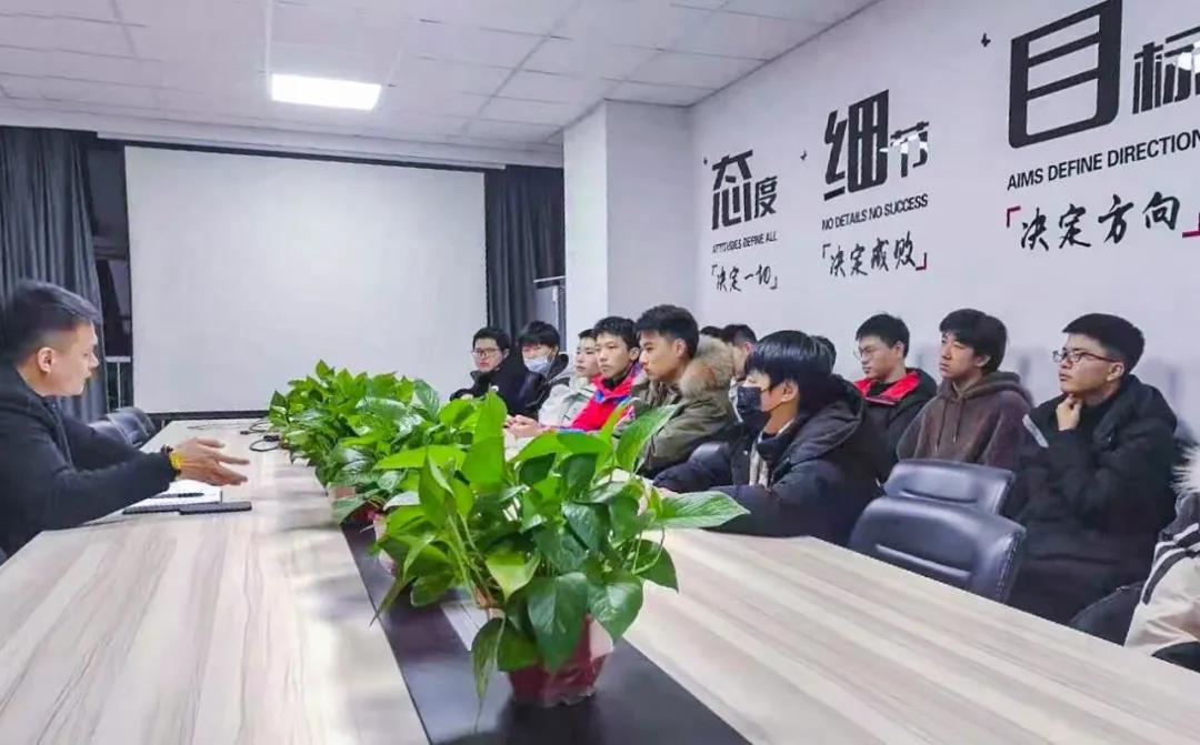 南京新華：試學(xué)營(yíng)開(kāi)班啦！一周試學(xué)助你榮耀起航！