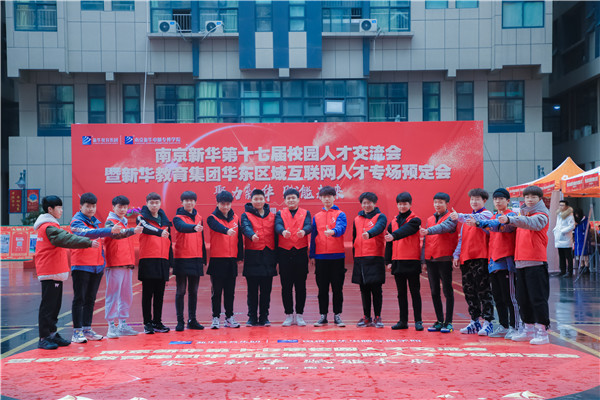 初<a href=http://njxh.cn target=_blank class=infotextkey>高中</a>畢業(yè)，應(yīng)該學(xué)什么？去哪里學(xué)？