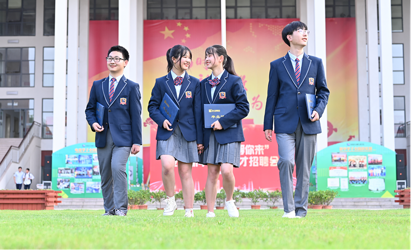 12位學霸天團推薦新華電腦學校，你不了解一下嗎？