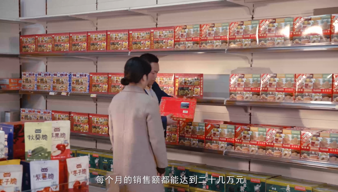 “新華電腦學(xué)校就像一座橋，把我和家鄉(xiāng)連接在一起！”