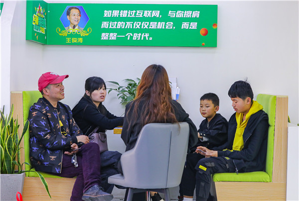 南京新華五一試學體驗周火爆開啟！