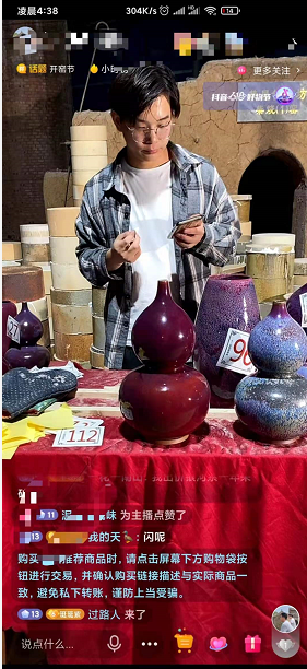 向家鄉(xiāng)捐贈(zèng)20萬！此刻他竟然有些手抖…