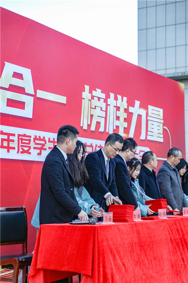 知行合一，榜樣力量 —南京新華2021年度學(xué)生工作總結(jié)暨表彰大會(huì)圓滿落幕！