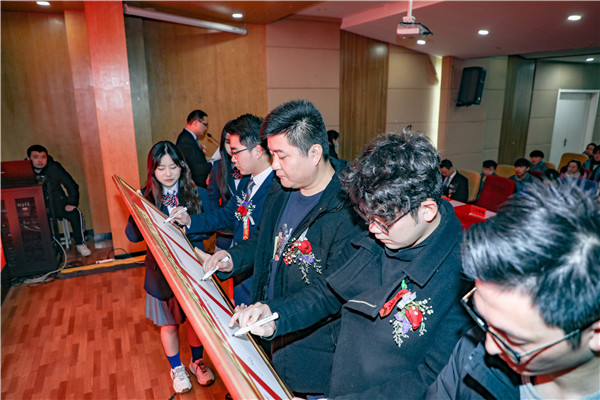 “校企攜手，賦能未來” ——南京新華2022年春季名企定制班簽約儀式