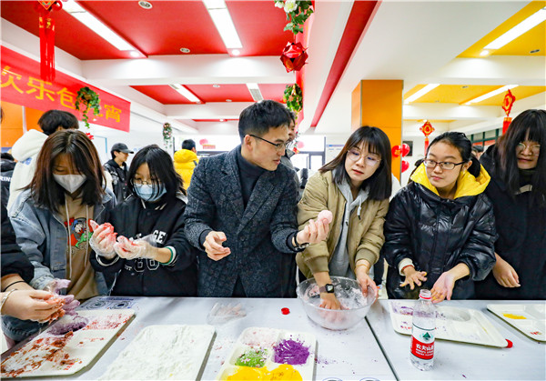 包湯圓，制花燈|熱熱鬧鬧過元宵