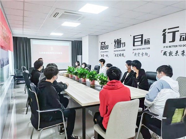 企業(yè)招聘進(jìn)校園，助力學(xué)生高質(zhì)量就業(yè)