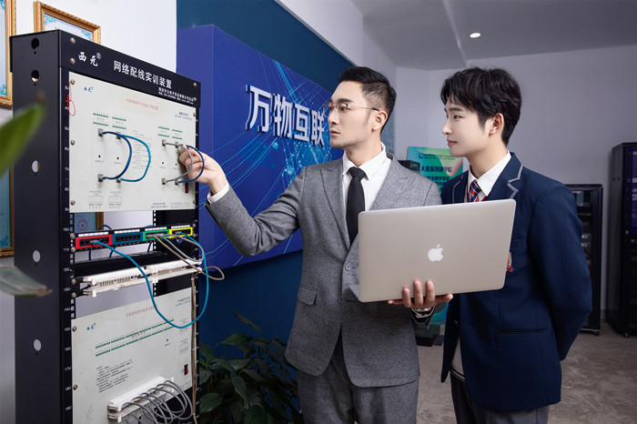 就業(yè)寒潮來(lái)襲，新華這類人才卻被市場(chǎng)熱搶！