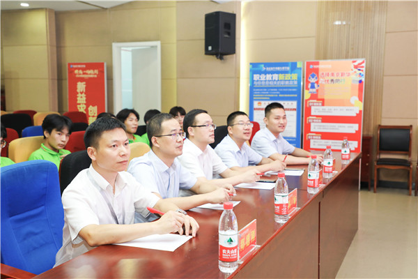 為幫助我校學(xué)生明確職業(yè)生涯規(guī)劃，確定個人職業(yè)方向，強化職業(yè)規(guī)劃意識，更好地樹立個人理想，2022年7月29日，南京新華電腦專修學(xué)校在學(xué)術(shù)報告廳舉行第十二屆職業(yè)生涯規(guī)劃演講大賽
