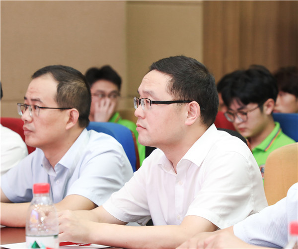 為幫助我校學(xué)生明確職業(yè)生涯規(guī)劃，確定個人職業(yè)方向，強化職業(yè)規(guī)劃意識，更好地樹立個人理想，2022年7月29日，南京新華電腦專修學(xué)校在學(xué)術(shù)報告廳舉行第十二屆職業(yè)生涯規(guī)劃演講大賽