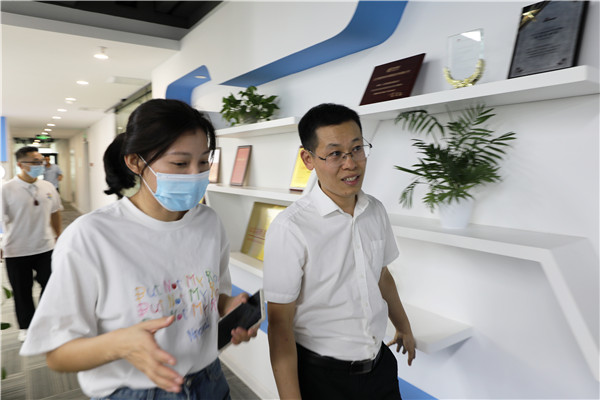 南京新華教師進(jìn)企業(yè)，為實(shí)踐教學(xué)保駕護(hù)航