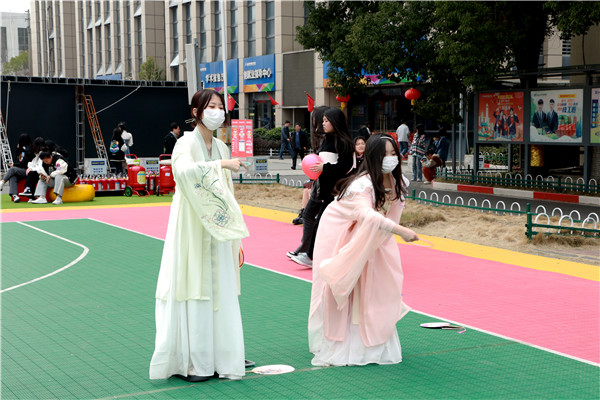 “三八”國際婦女節(jié)來臨，南京新華向所有女性致以節(jié)日最美好的祝福！