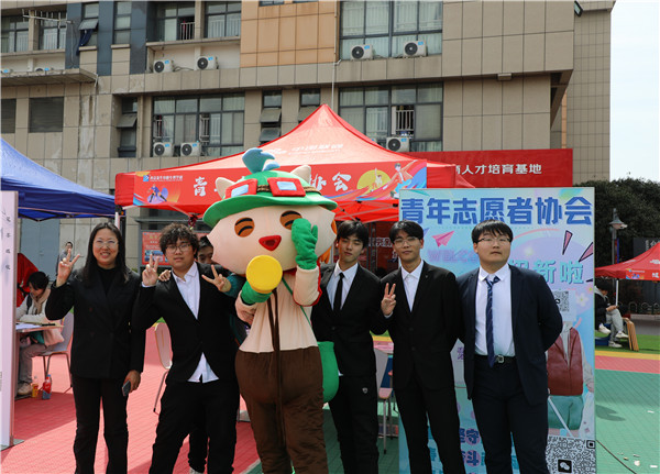 追光有“你”，歡迎“新”上人 南京新華電腦專修學(xué)校2024年春季社團招新大會順利收官
