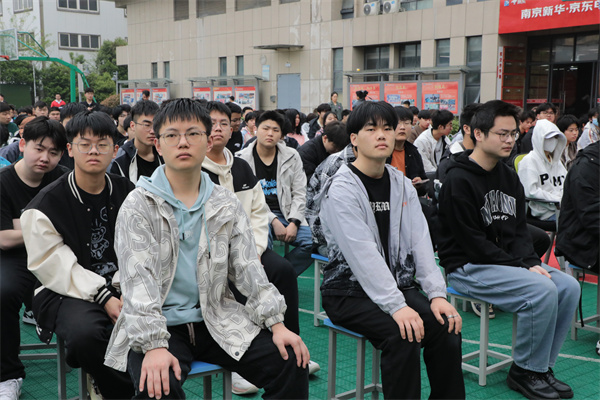 南京新華開展“防治校園霸凌，守護平安校園”主題講座