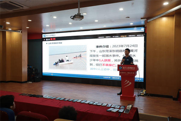 南京新華電腦專修學(xué)校舉辦新生安全教育講座，鄭德剛老師精彩開講