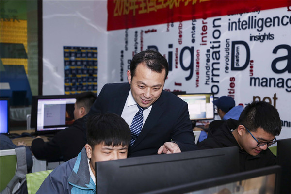 男生學什么IT專業(yè)好，自學or培訓？