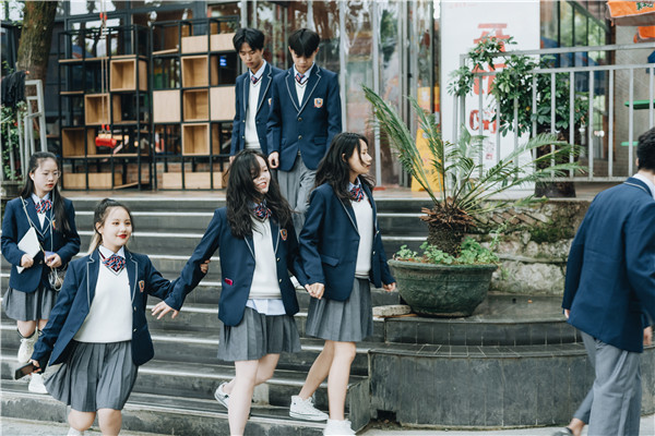小孩兒初三了學(xué)習(xí)成績不理想，是上普高還是上職中學(xué)一門技術(shù)？