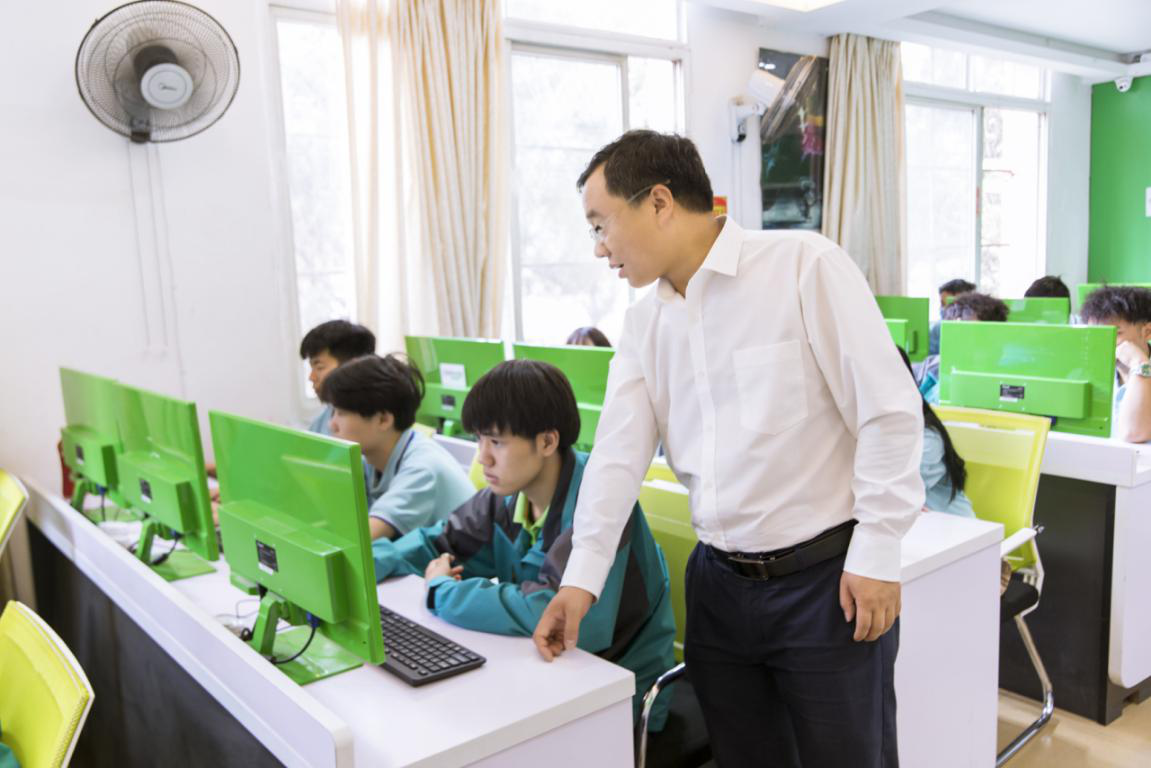 專業(yè)榜樣 | 砥礪前行 時(shí)代風(fēng)向！