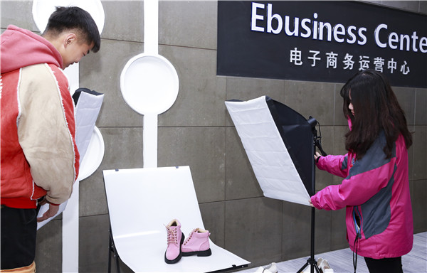“玩轉(zhuǎn)直播電商 Hi翻雙十二”——小新為你提前播報(bào)啦！