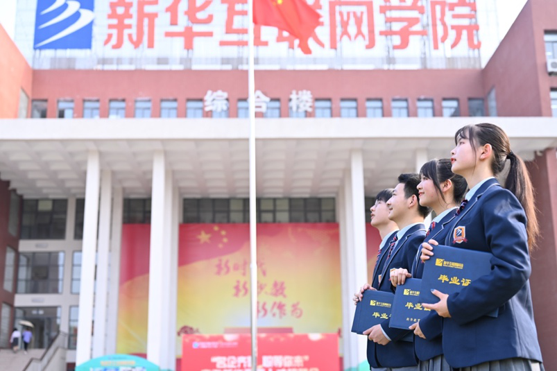 傳遞向上力量！新華電腦學(xué)?！独蠋焷砹恕?月繼續(xù)開講！